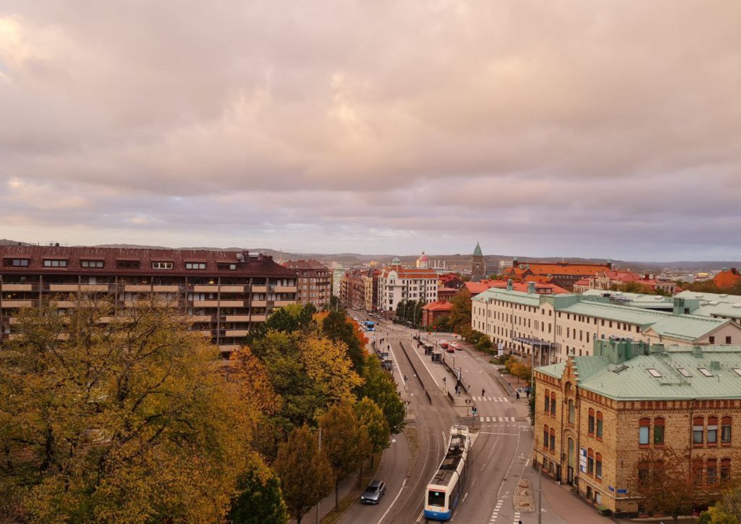 Blick von oben auf Göteborg bei Sonnenuntergang